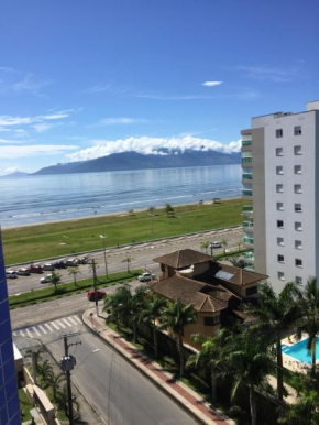 Apartamento 82B IMPERIAL - Muito Novo e de Frente a Praia!